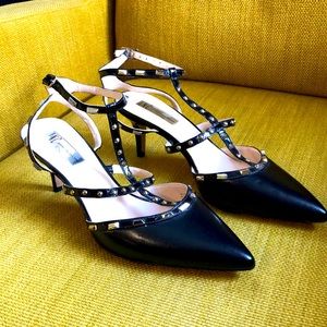 🔥 Gold studded black heels